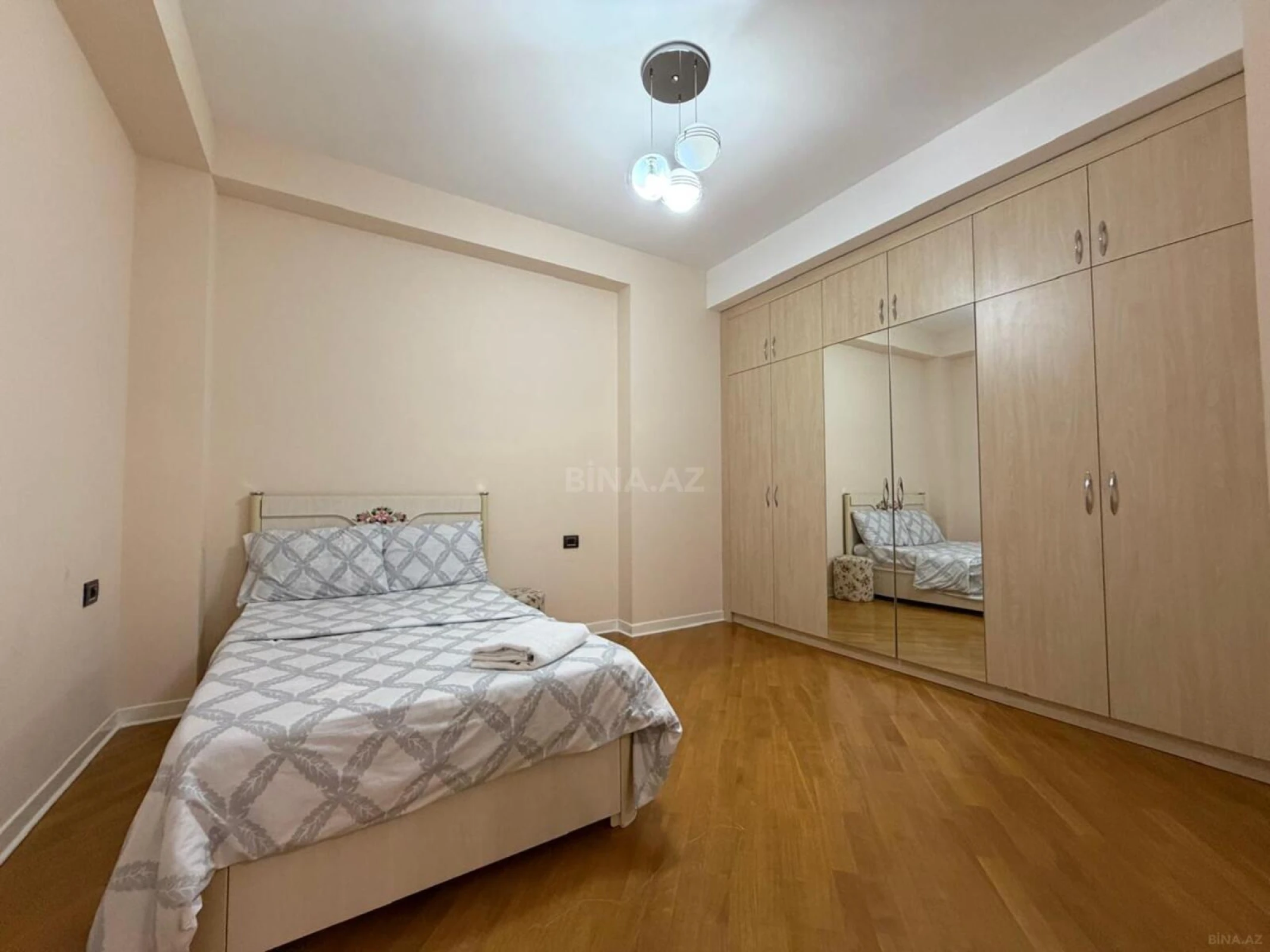 Kirayə verilir 5 otaqlı mənzil 200 m²
