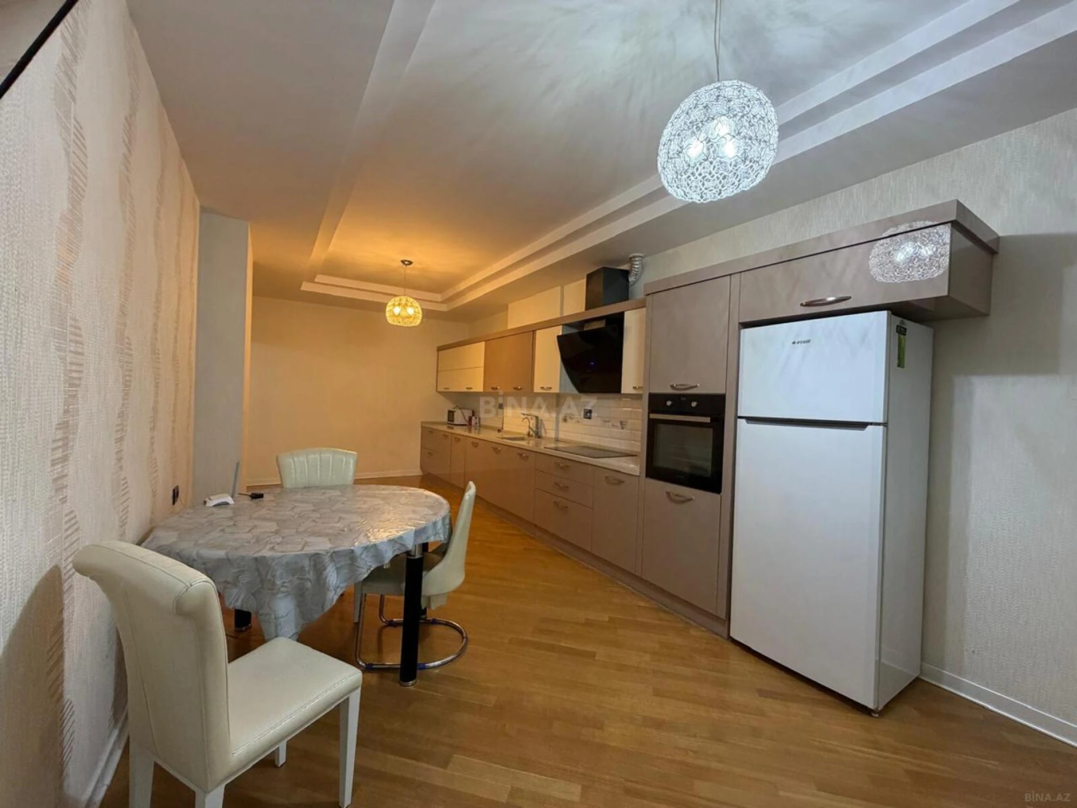 Kirayə verilir 5 otaqlı mənzil 200 m²