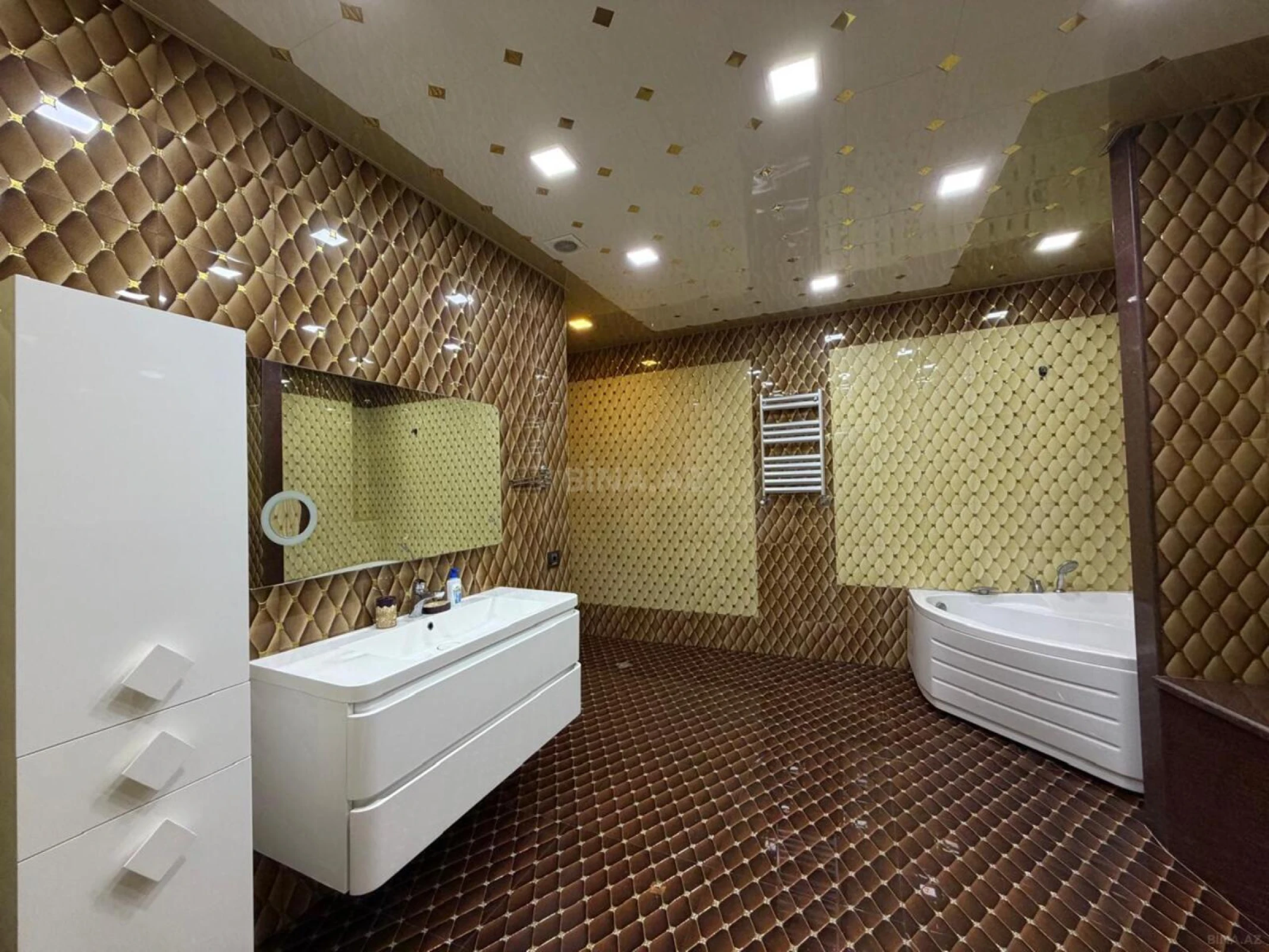 Kirayə verilir 5 otaqlı mənzil 200 m²