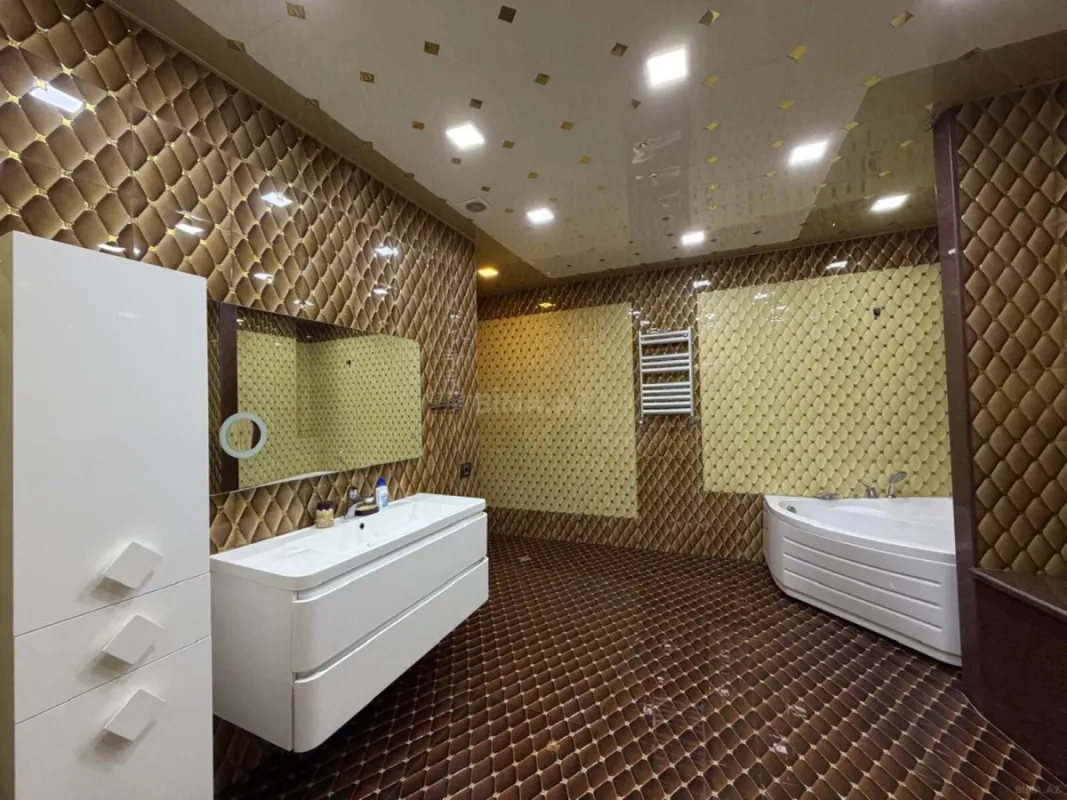 Kirayə verilir 5 otaqlı mənzil 200 m²