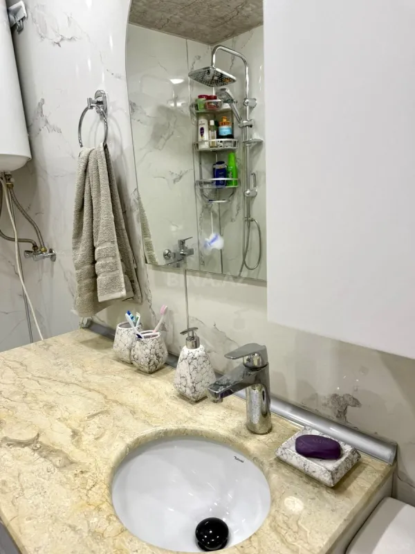 Satılır 2 otaqlı mənzil 60 m²