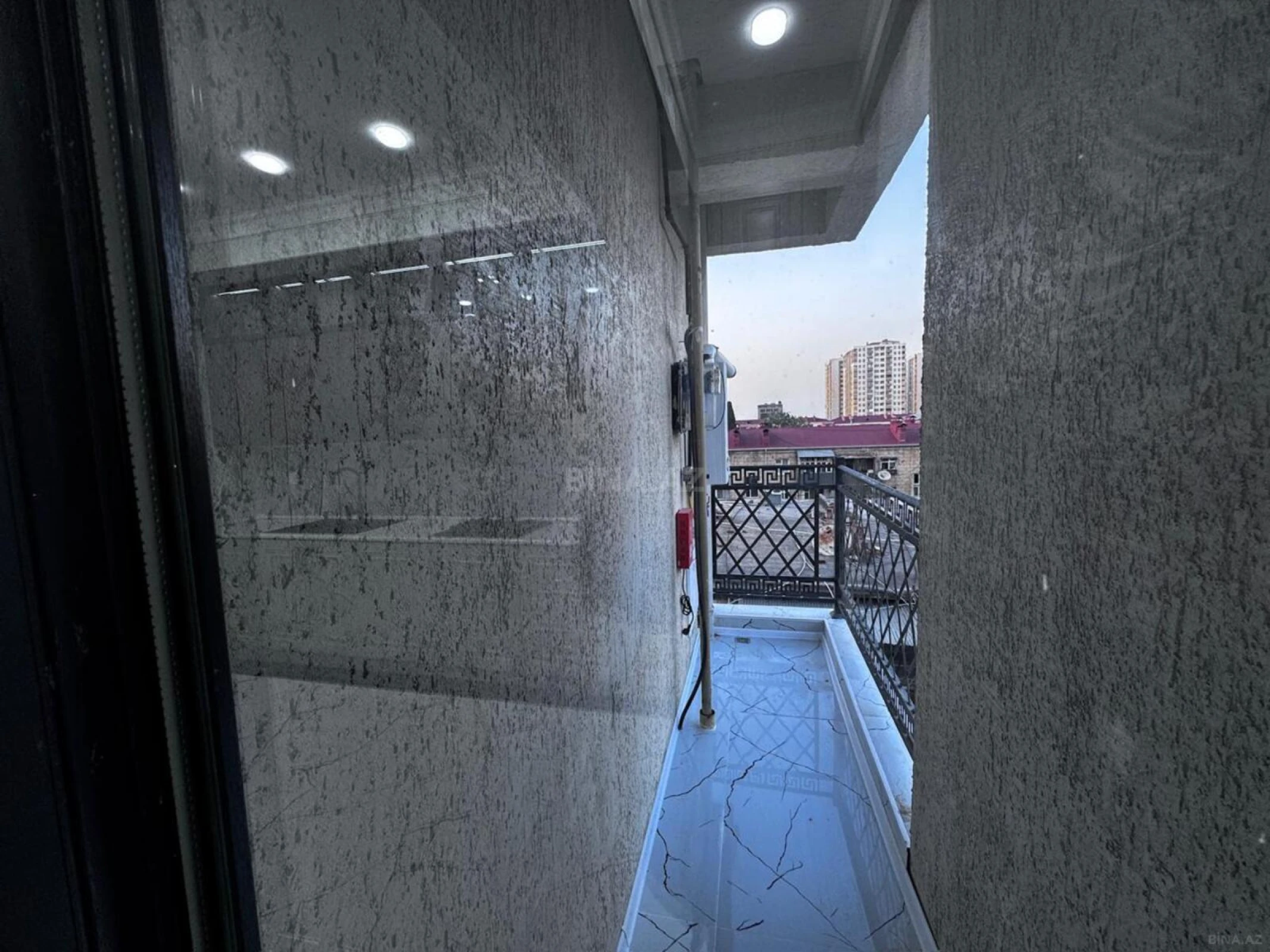 Satılır 2 otaqlı mənzil 77 m²