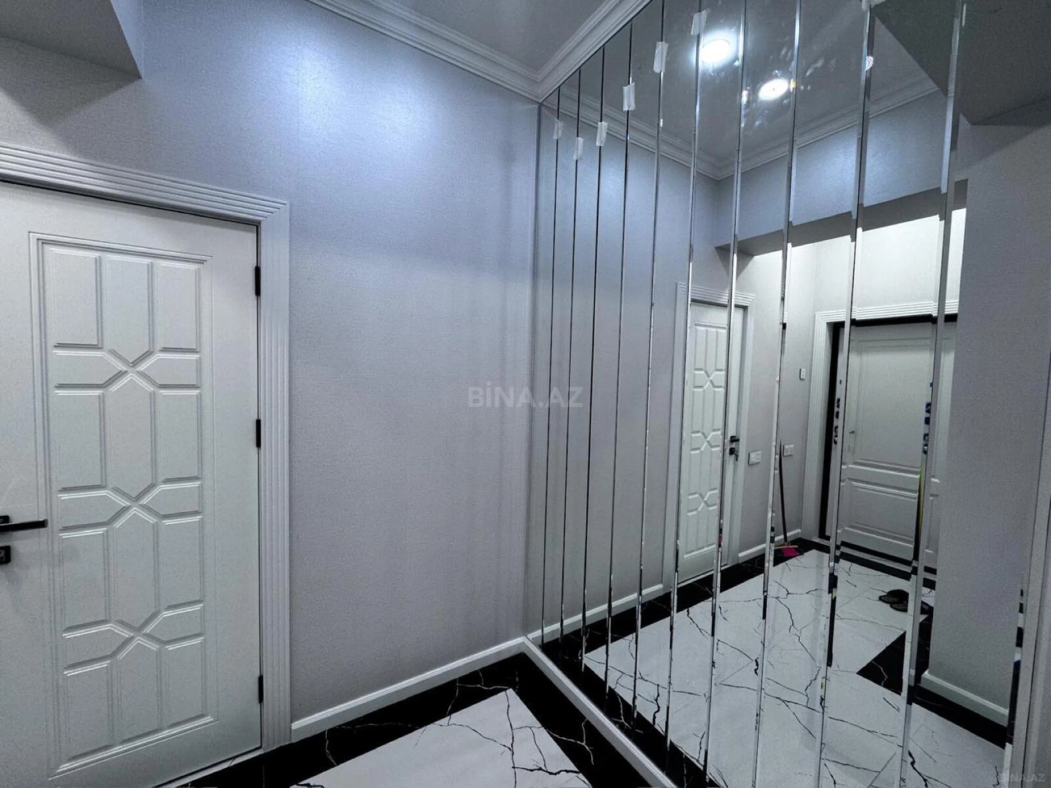 Satılır 2 otaqlı mənzil 77 m²