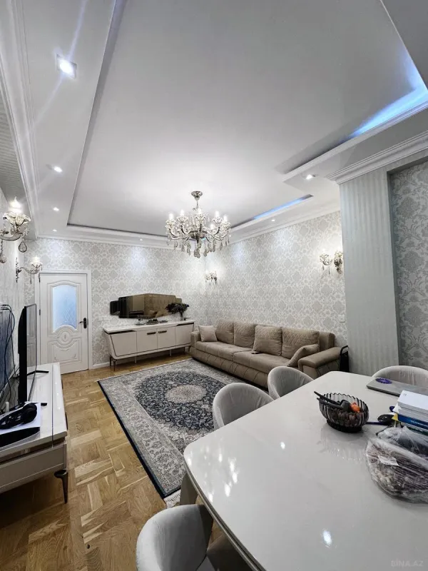 Satılır 2 otaqlı mənzil 88 m²