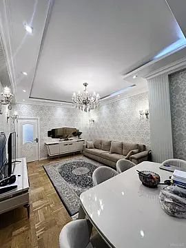 Satılır 2 otaqlı mənzil 88 m²