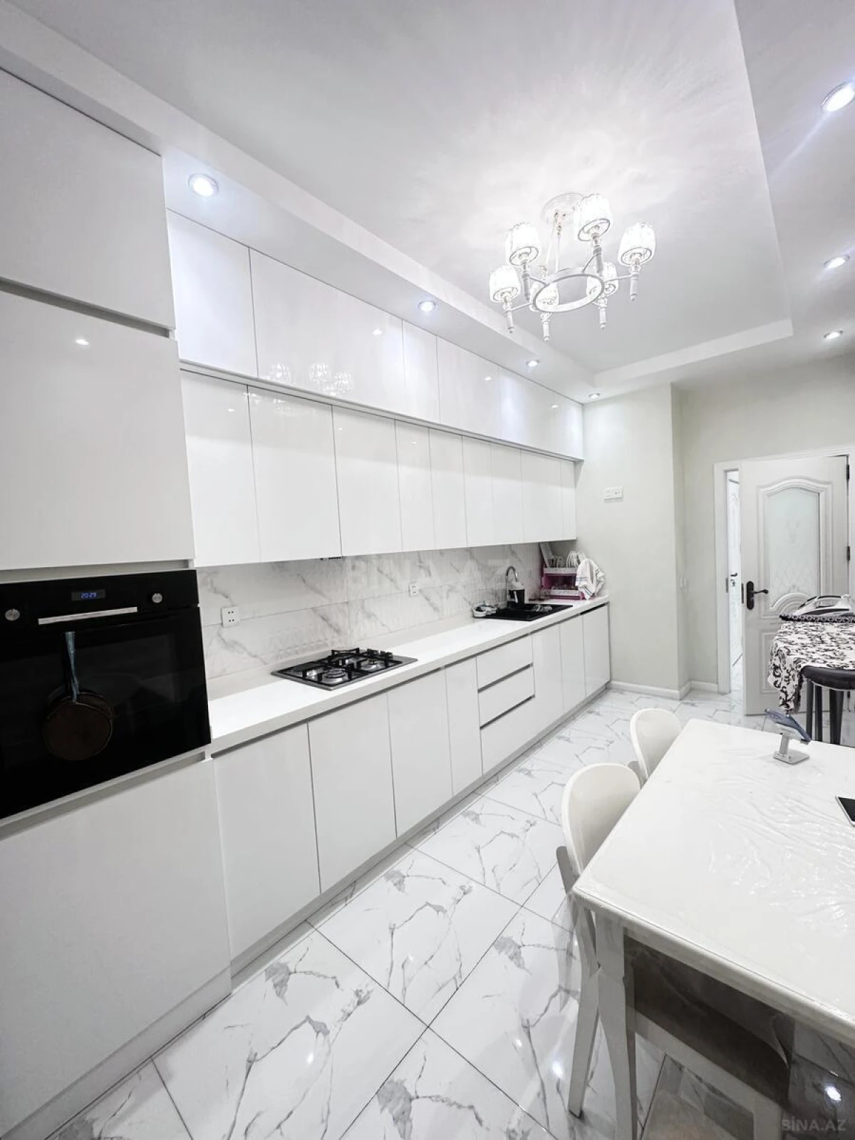 Satılır 2 otaqlı mənzil 88 m²