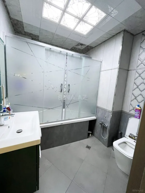 Satılır 3 otaqlı mənzil 135 m²