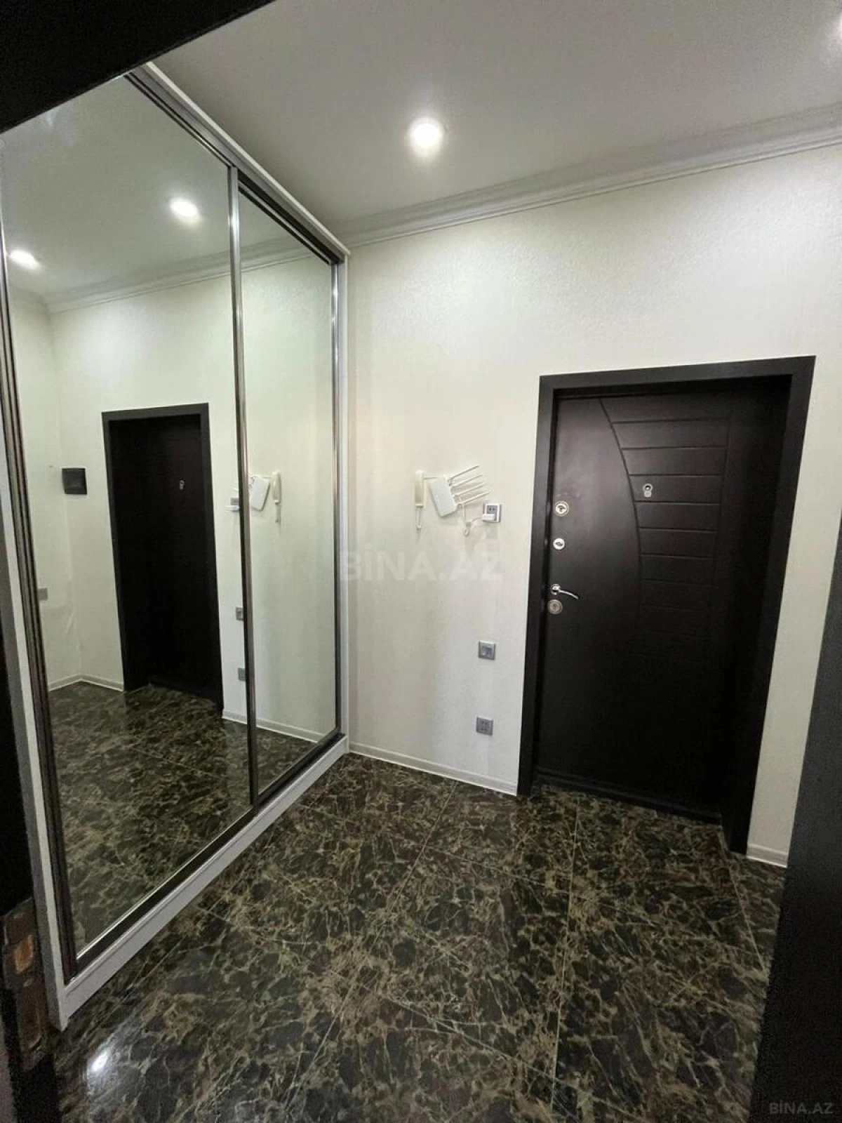 Satılır 3 otaqlı mənzil 82 m²