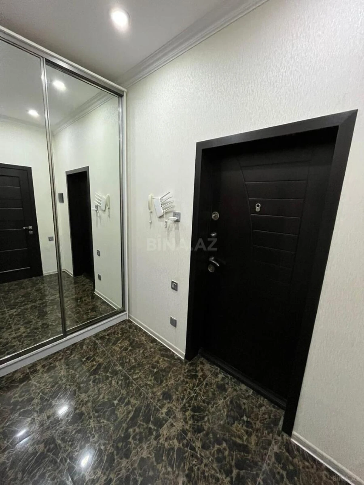 Satılır 3 otaqlı mənzil 82 m²