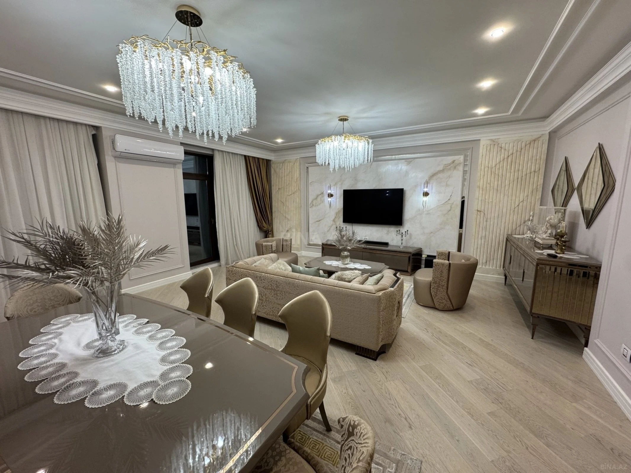 Satılır 4 otaqlı mənzil 270 m²
