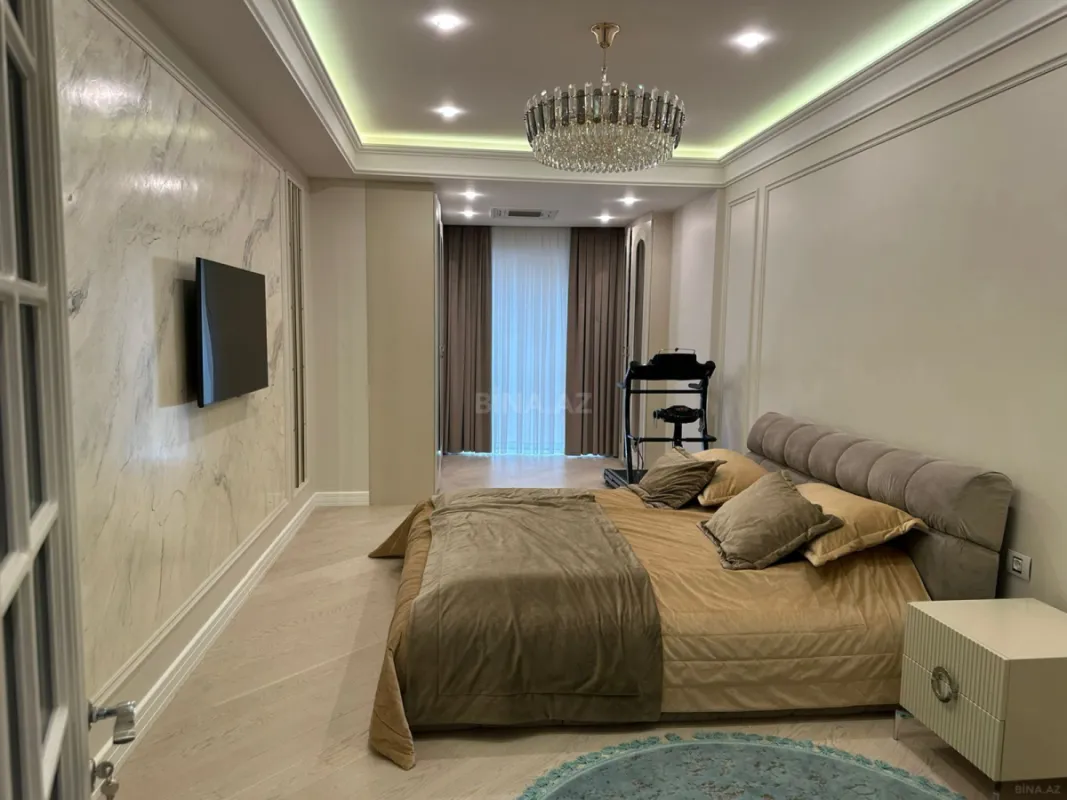 Satılır 4 otaqlı mənzil 270 m²