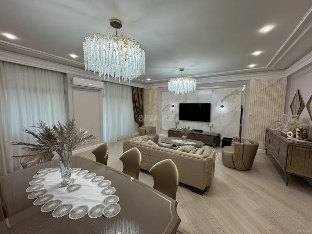 Satılır 4 otaqlı mənzil 270 m²