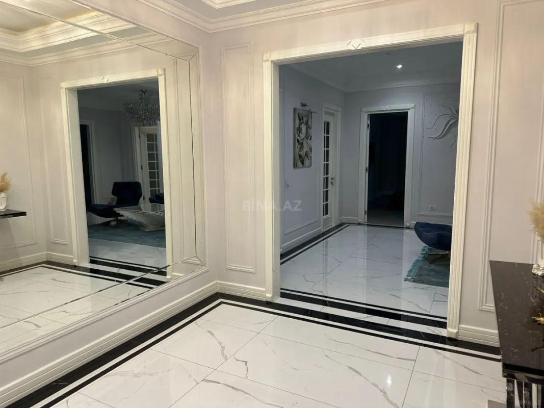 Satılır 4 otaqlı mənzil 270 m²