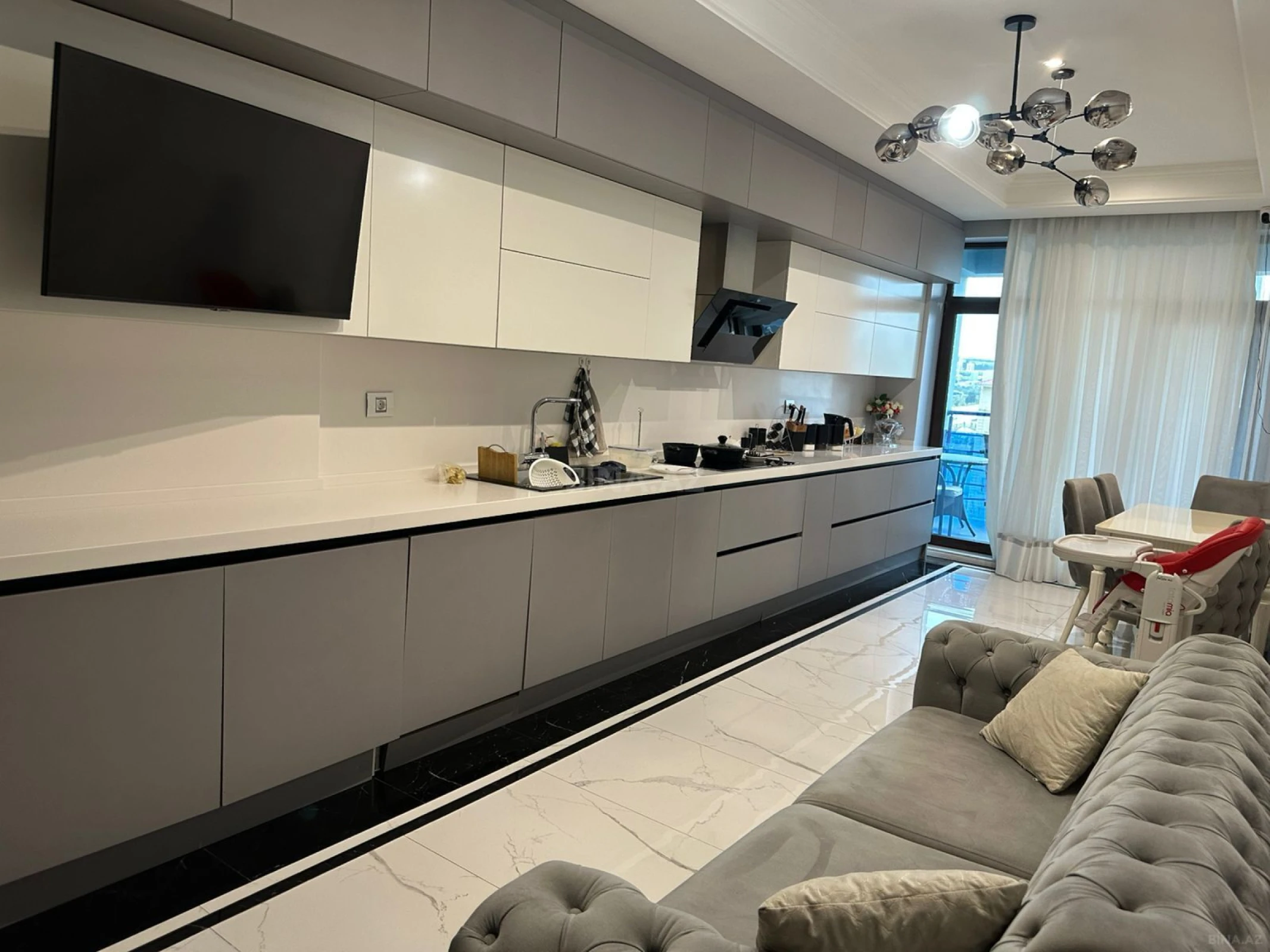 Satılır 4 otaqlı mənzil 270 m²