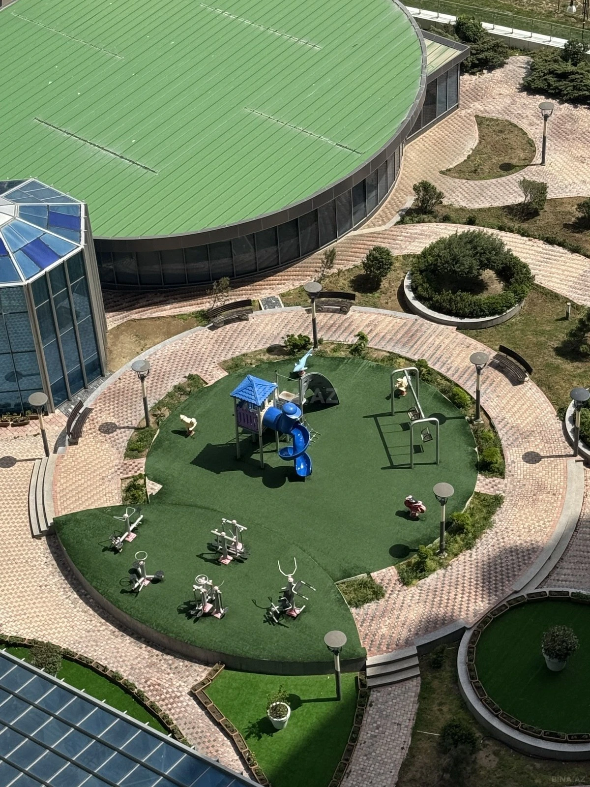 Satılır 4 otaqlı mənzil 270 m²