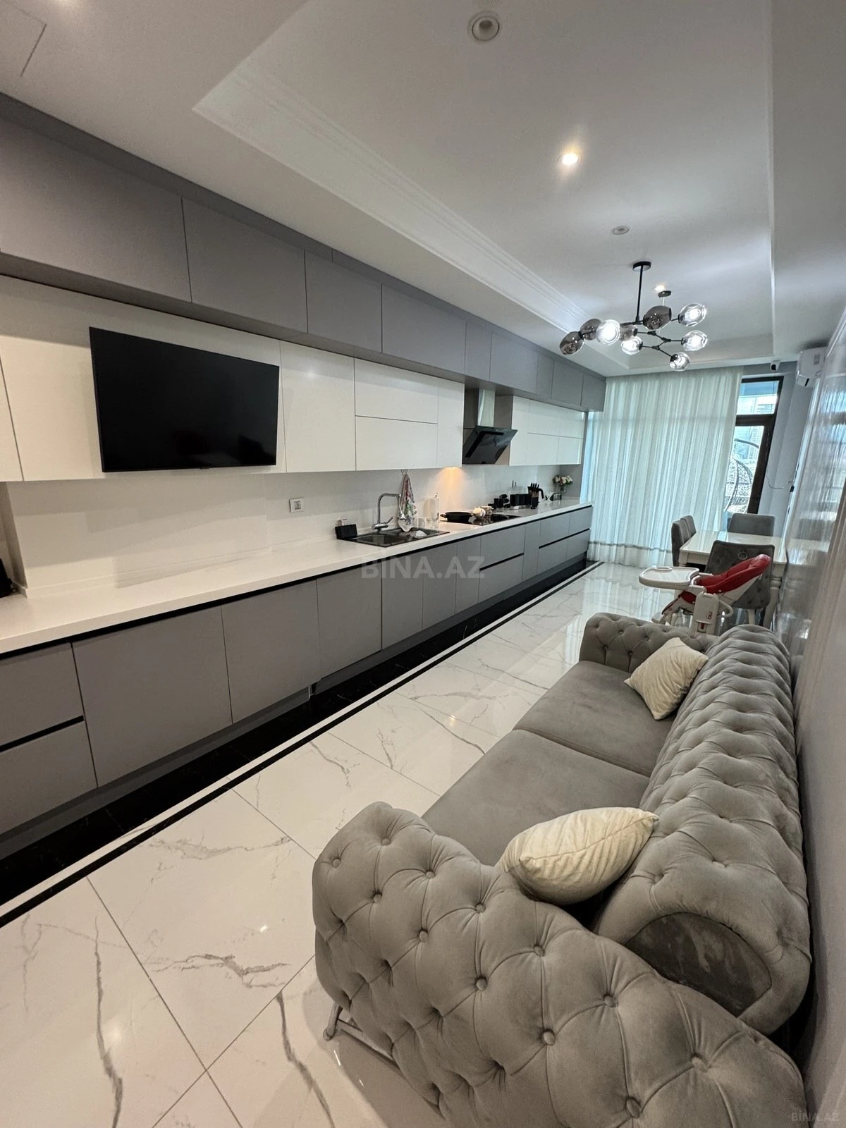 Satılır 4 otaqlı mənzil 270 m²