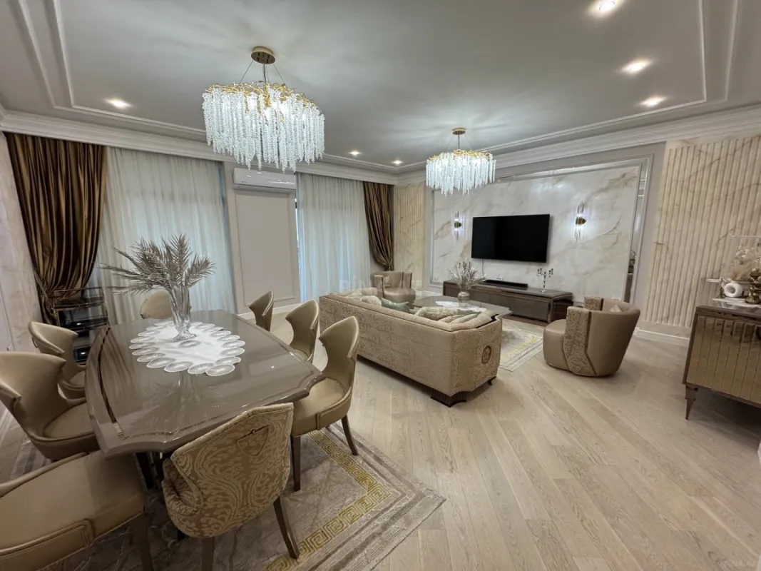 Satılır 4 otaqlı mənzil 270 m²