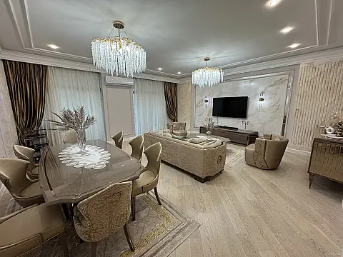Satılır 4 otaqlı mənzil 270 m²