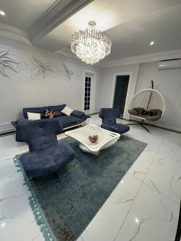 Satılır 4 otaqlı mənzil 270 m²