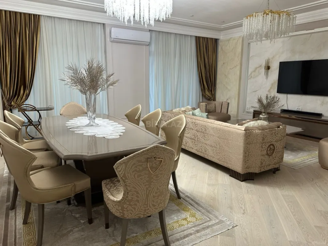 Satılır 4 otaqlı mənzil 270 m²