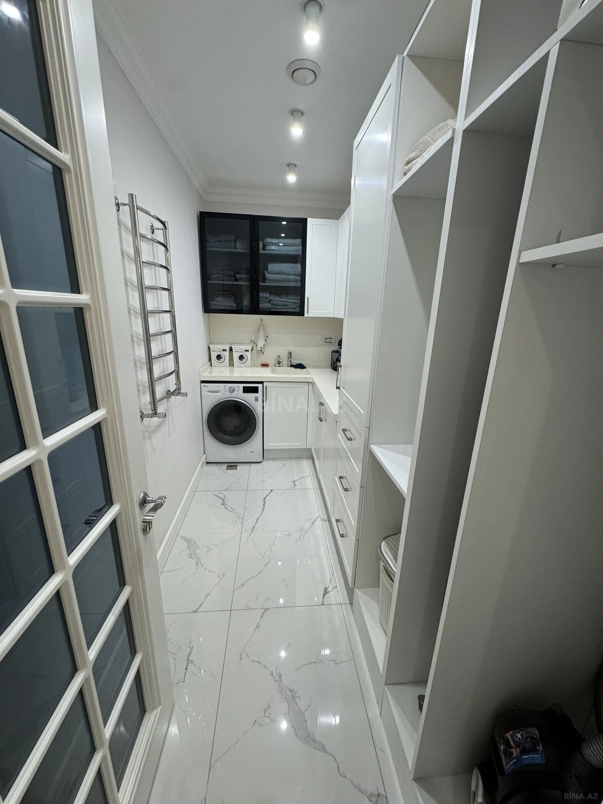 Satılır 4 otaqlı mənzil 270 m²