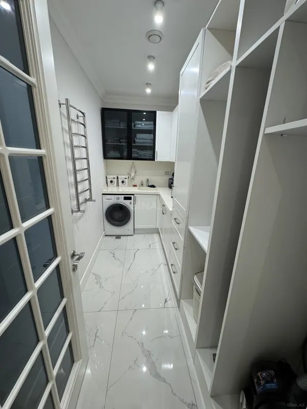 Satılır 4 otaqlı mənzil 270 m²