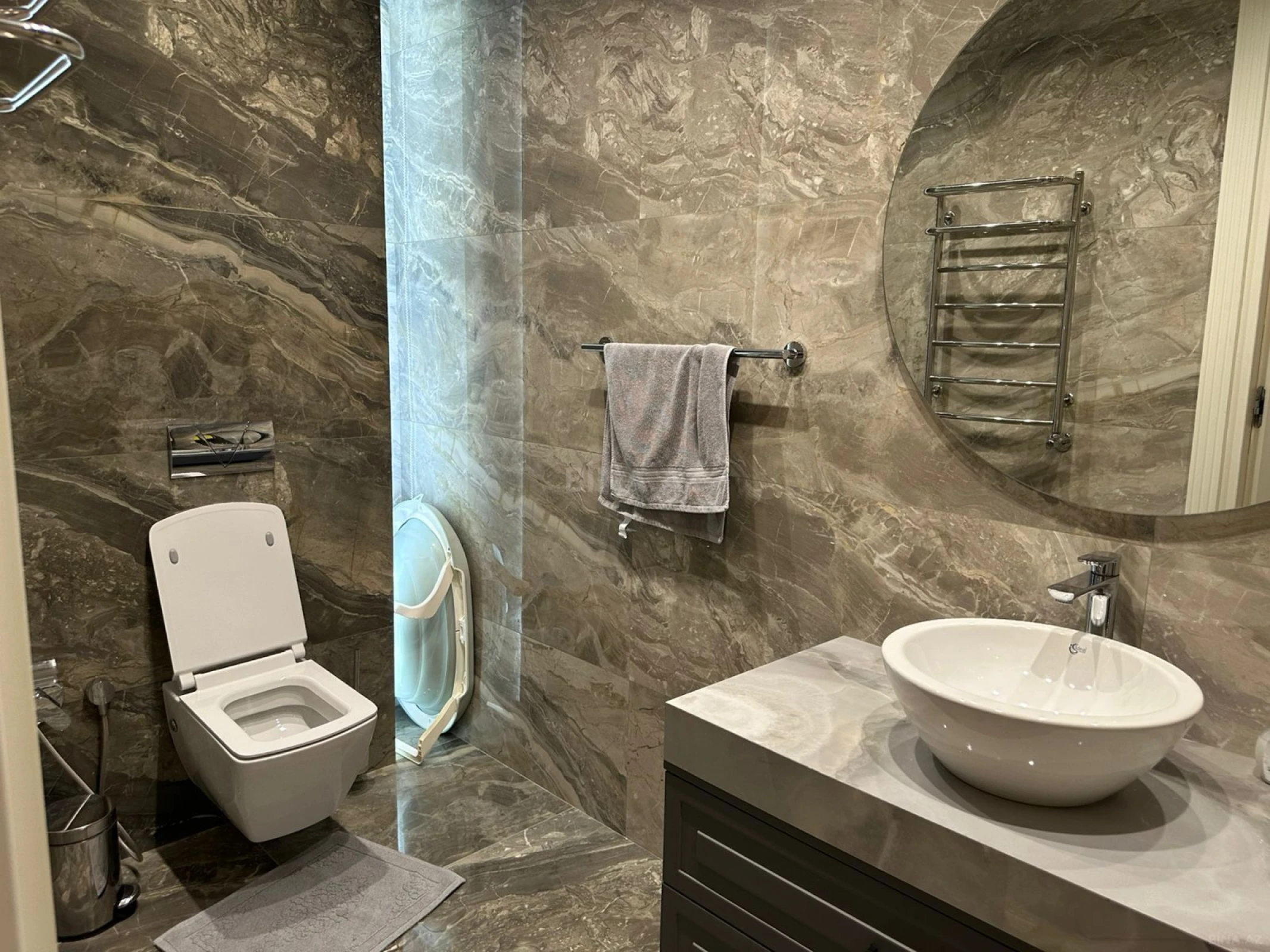 Satılır 4 otaqlı mənzil 270 m²