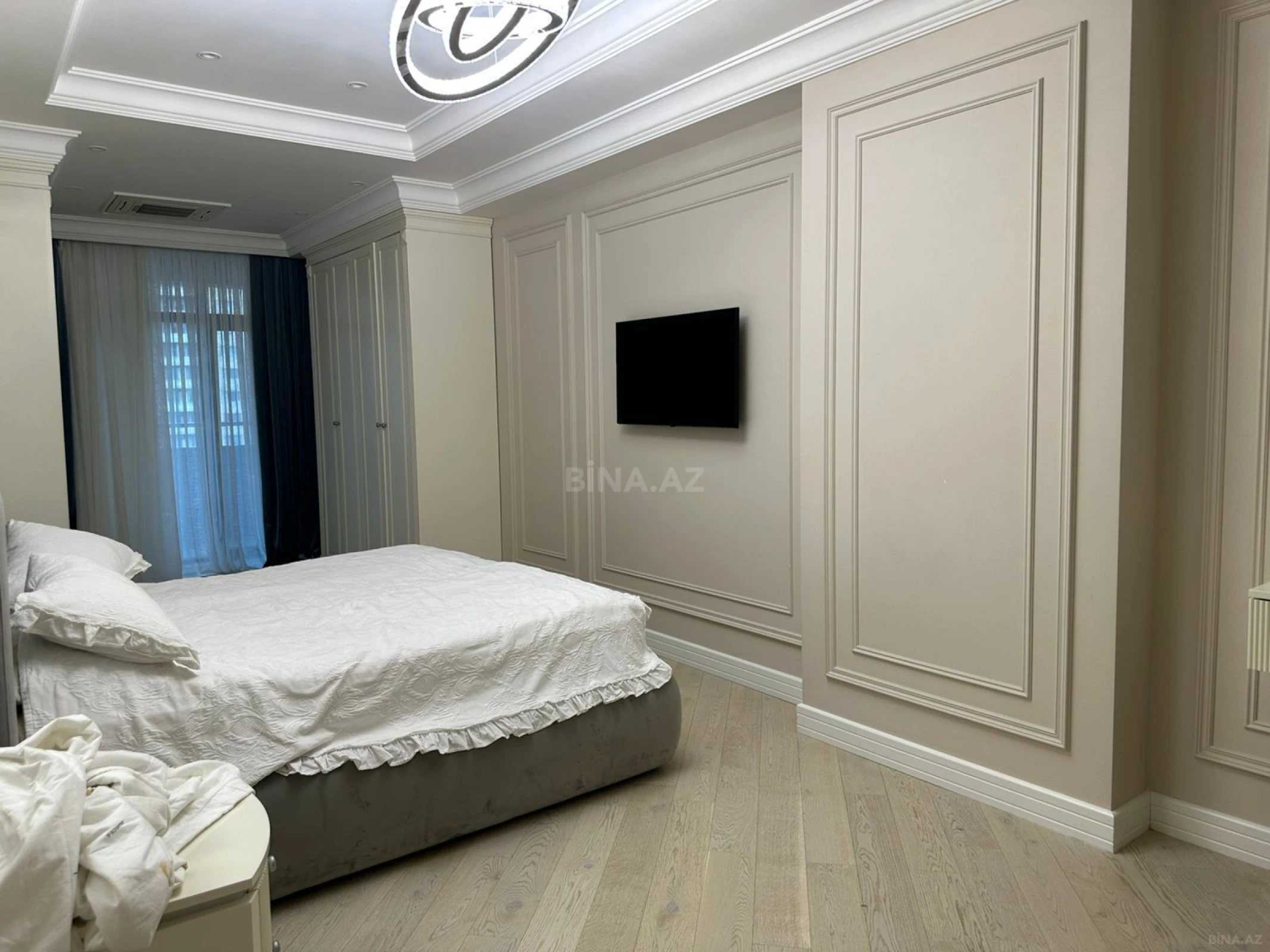 Satılır 4 otaqlı mənzil 270 m²