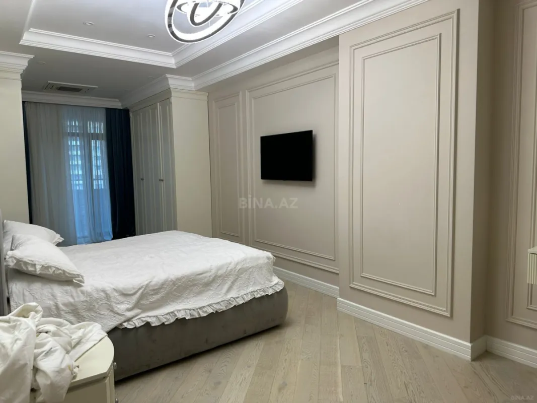 Satılır 4 otaqlı mənzil 270 m²