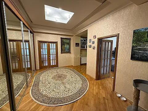 Satılır 3 otaqlı mənzil 160 m²