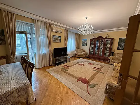 Satılır 3 otaqlı mənzil 160 m²