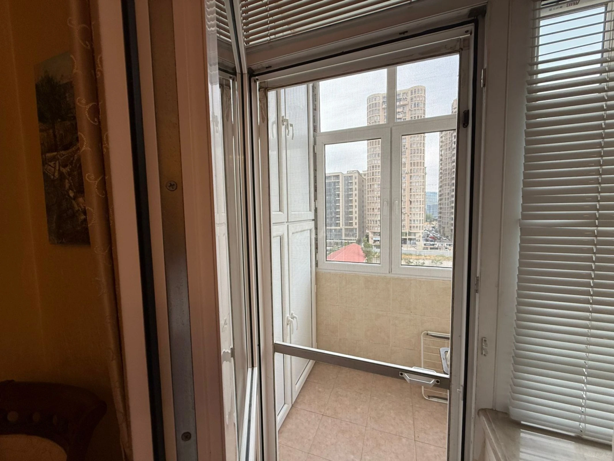 Satılır 3 otaqlı mənzil 160 m²