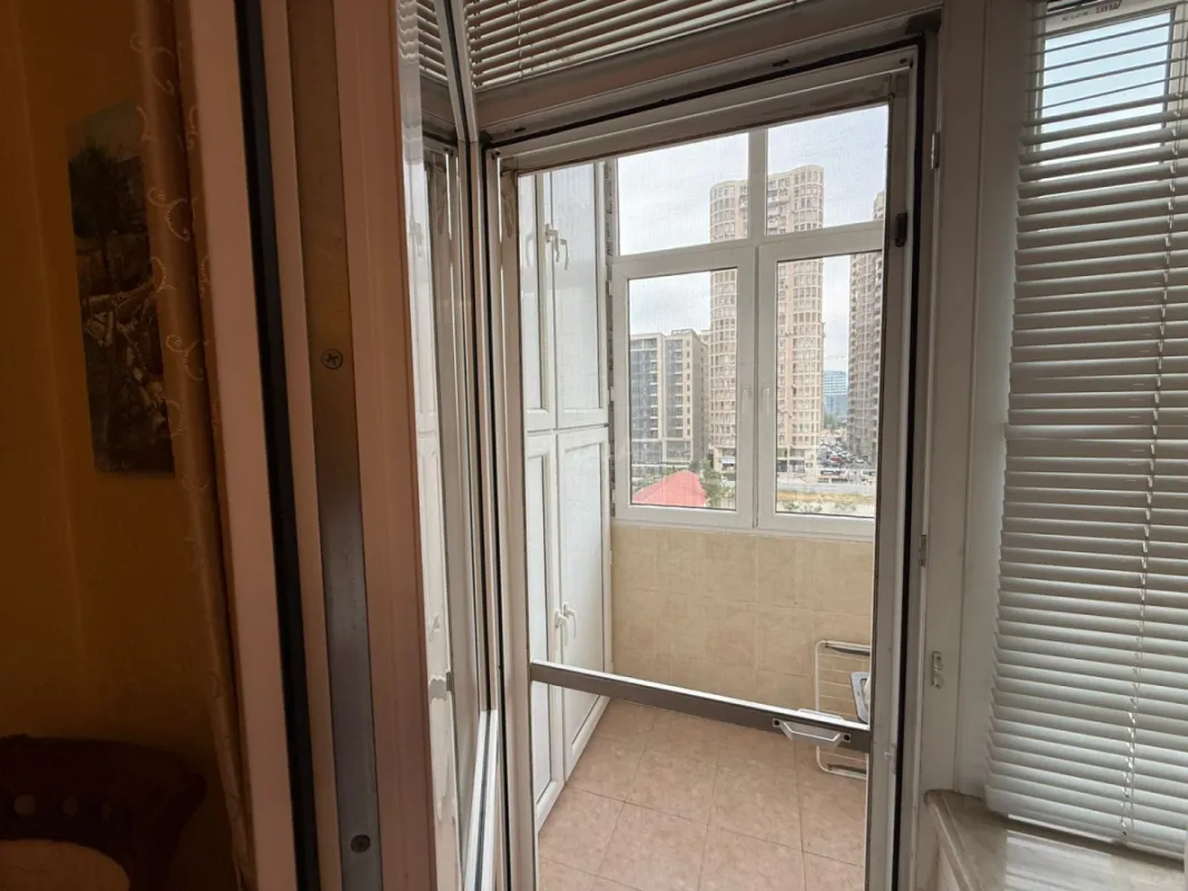 Satılır 3 otaqlı mənzil 160 m²