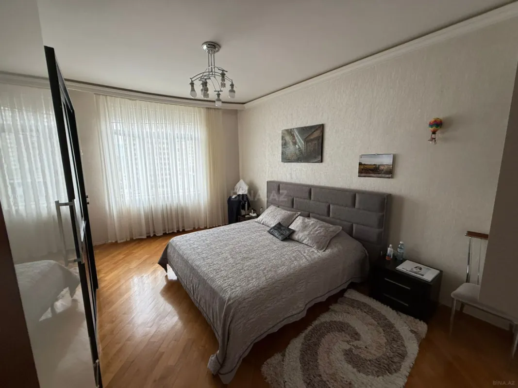 Satılır 3 otaqlı mənzil 160 m²