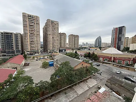 Satılır 3 otaqlı mənzil 160 m²