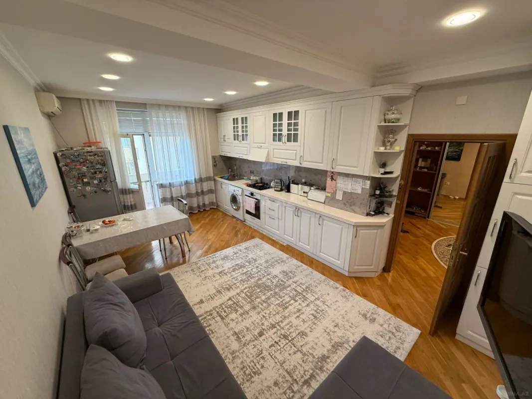 Satılır 3 otaqlı mənzil 160 m²