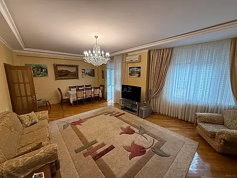 Satılır 3 otaqlı mənzil 160 m²