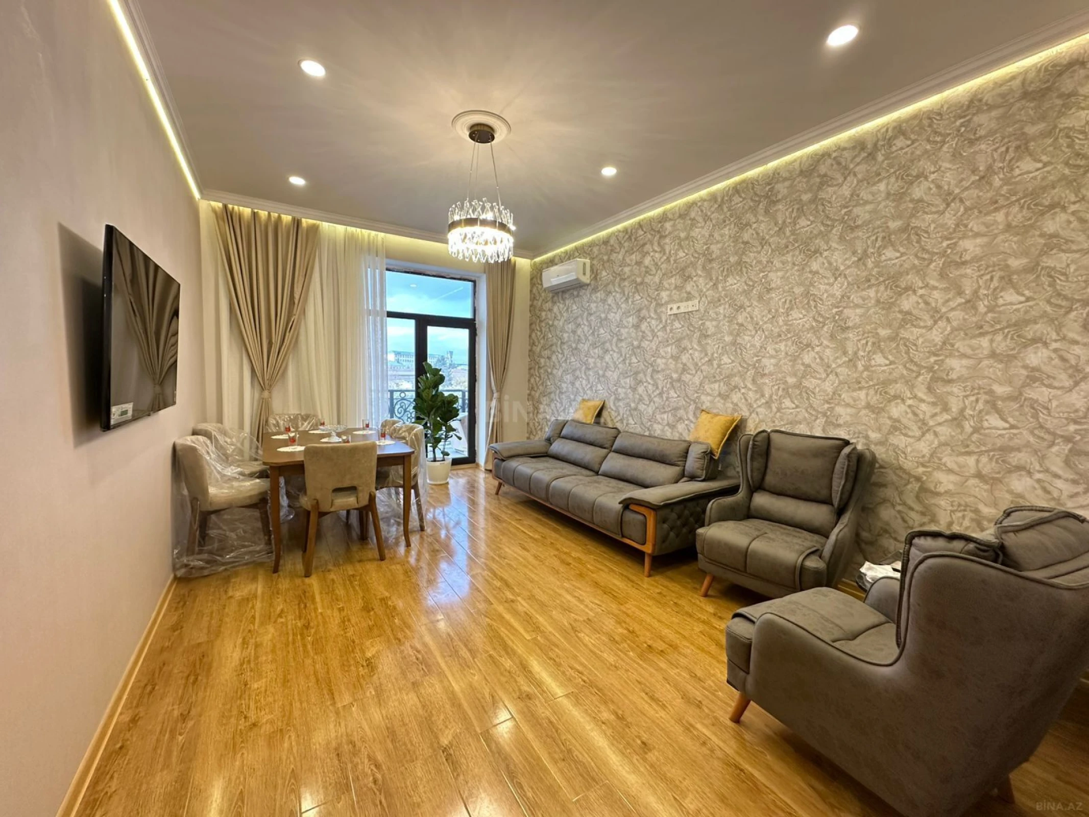 Kirayə verilir 2 otaqlı mənzil 95 m²