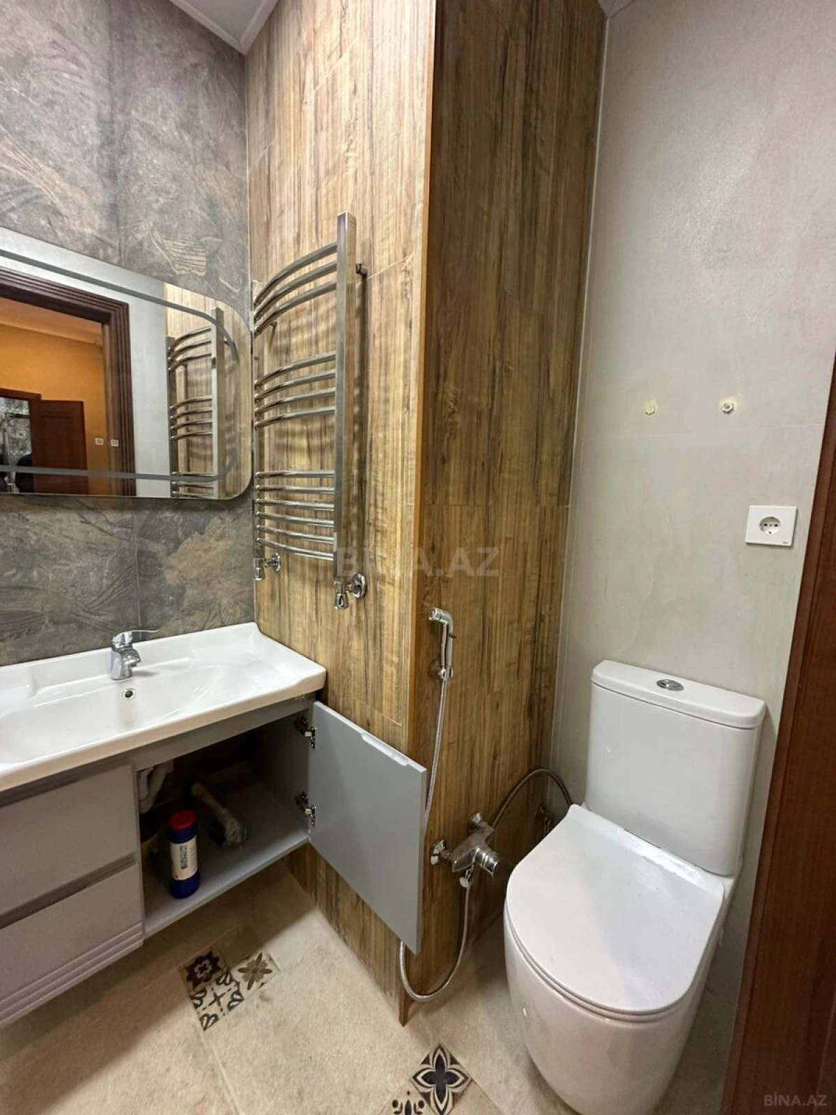 Kirayə verilir 2 otaqlı mənzil 95 m²
