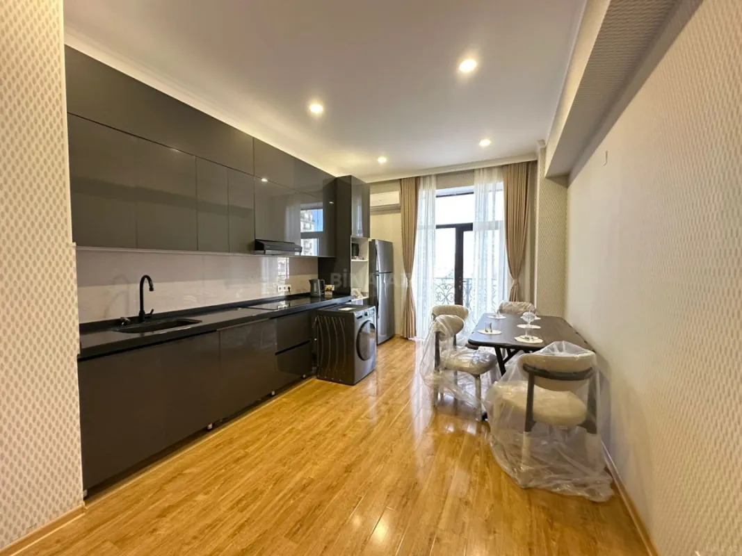 Kirayə verilir 2 otaqlı mənzil 95 m²