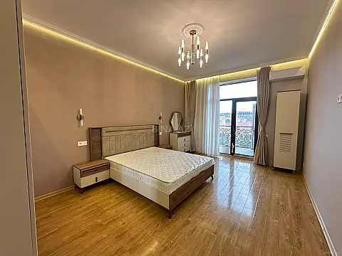 Kirayə verilir 2 otaqlı mənzil 95 m²