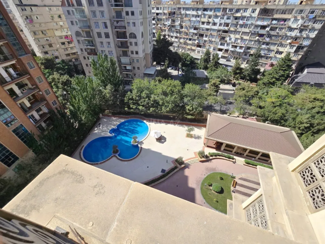 Kirayə verilir 3 otaqlı mənzil 190 m²