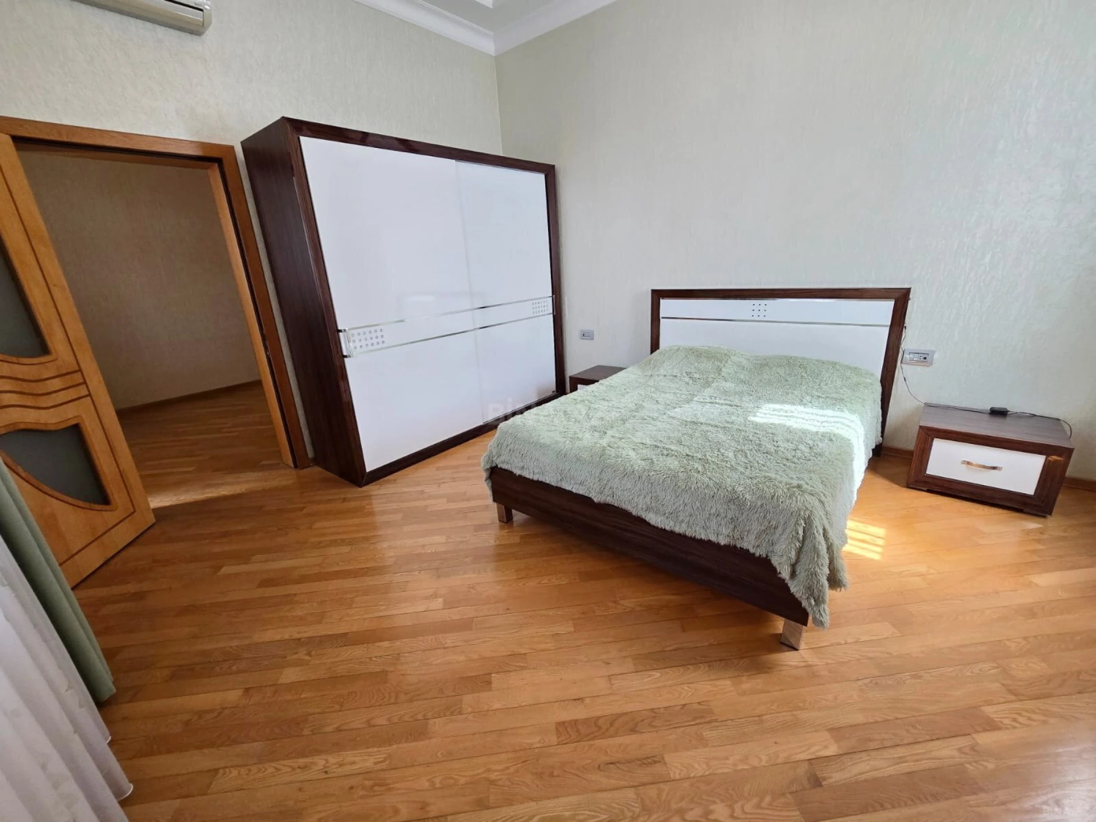 Kirayə verilir 3 otaqlı mənzil 190 m²