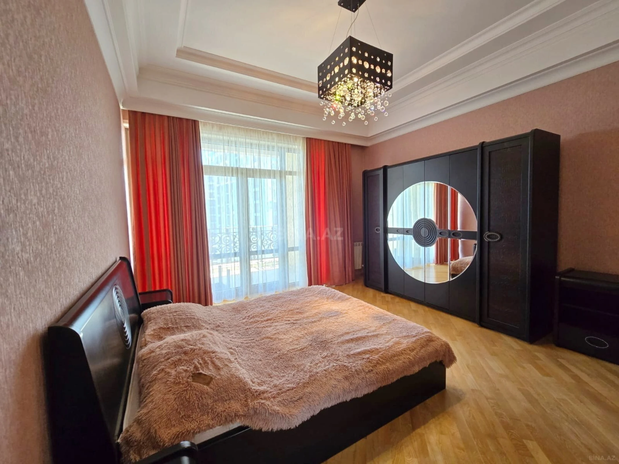 Kirayə verilir 3 otaqlı mənzil 190 m²