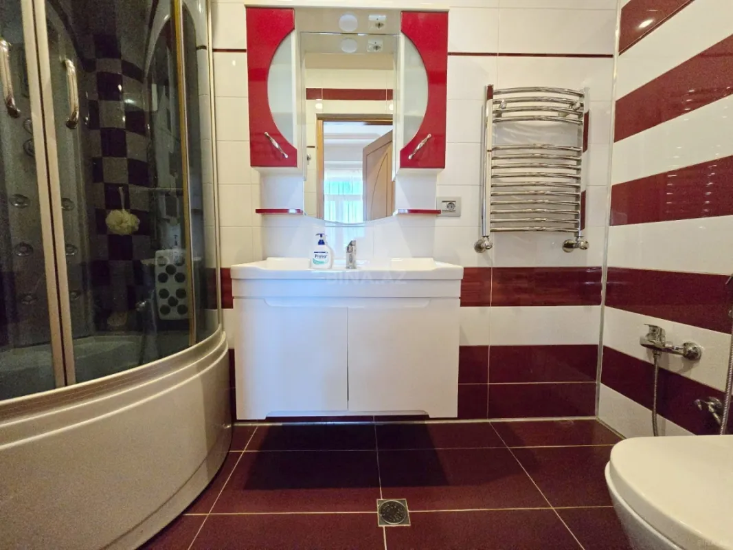 Kirayə verilir 3 otaqlı mənzil 190 m²