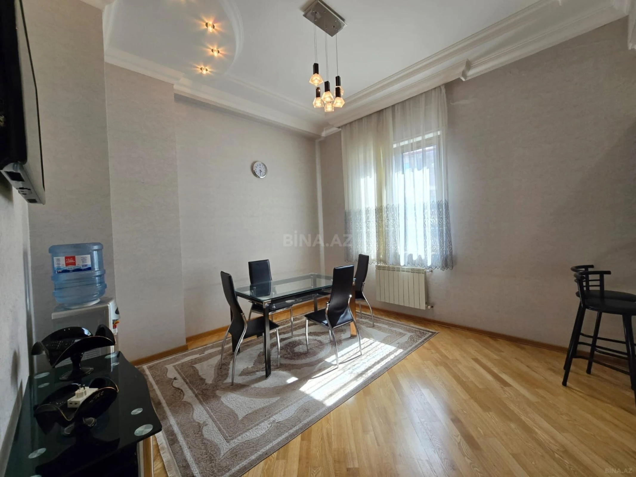 Kirayə verilir 3 otaqlı mənzil 190 m²
