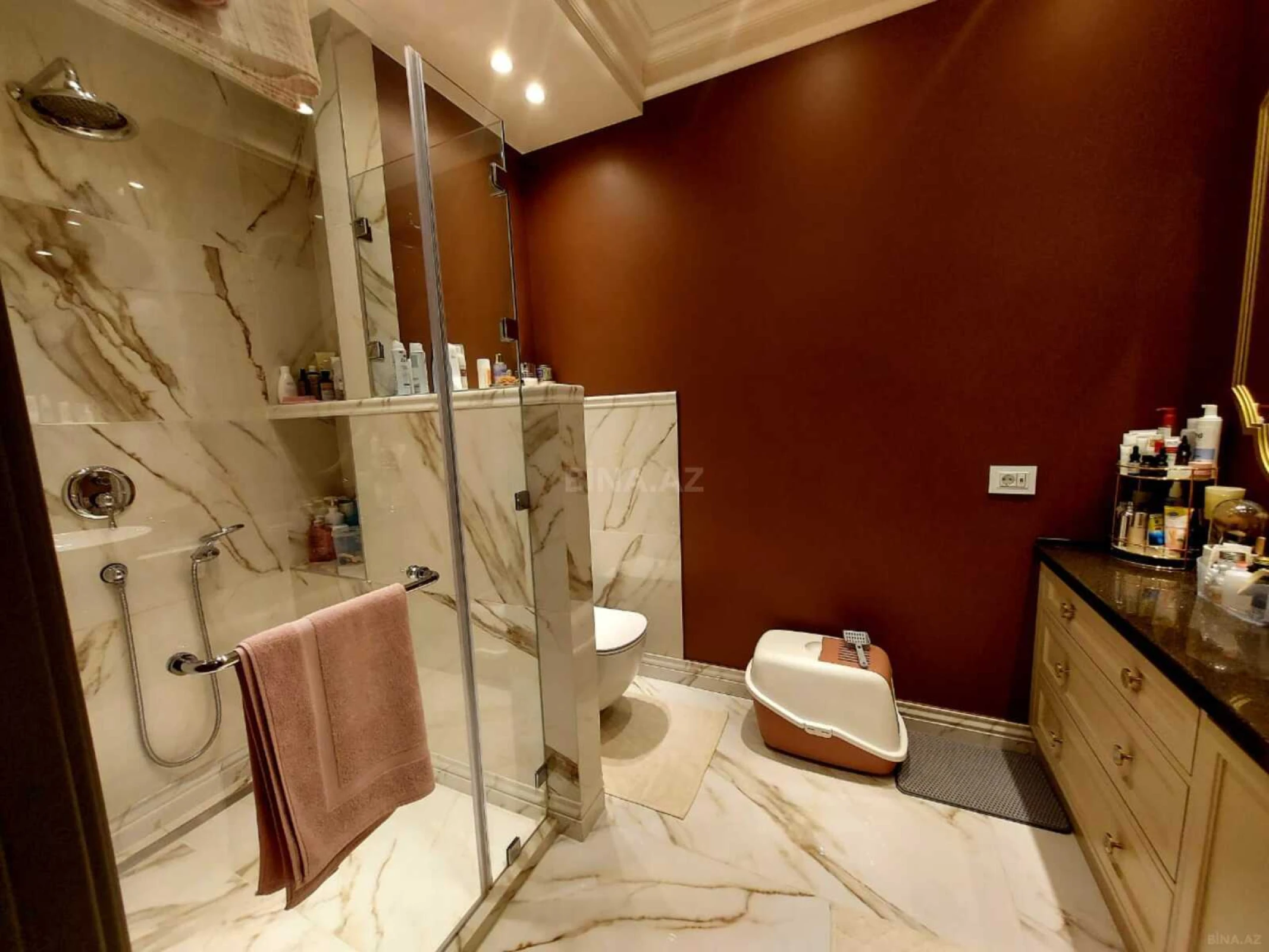 Satılır 4 otaqlı mənzil 162 m²