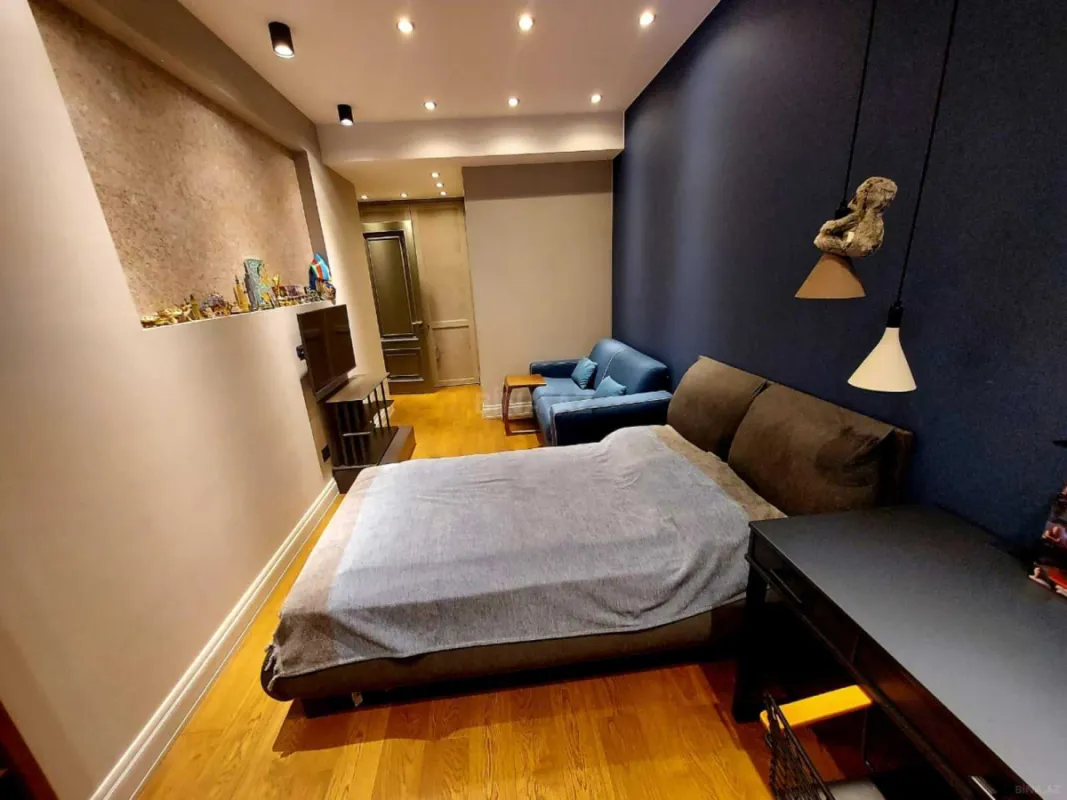 Satılır 4 otaqlı mənzil 162 m²