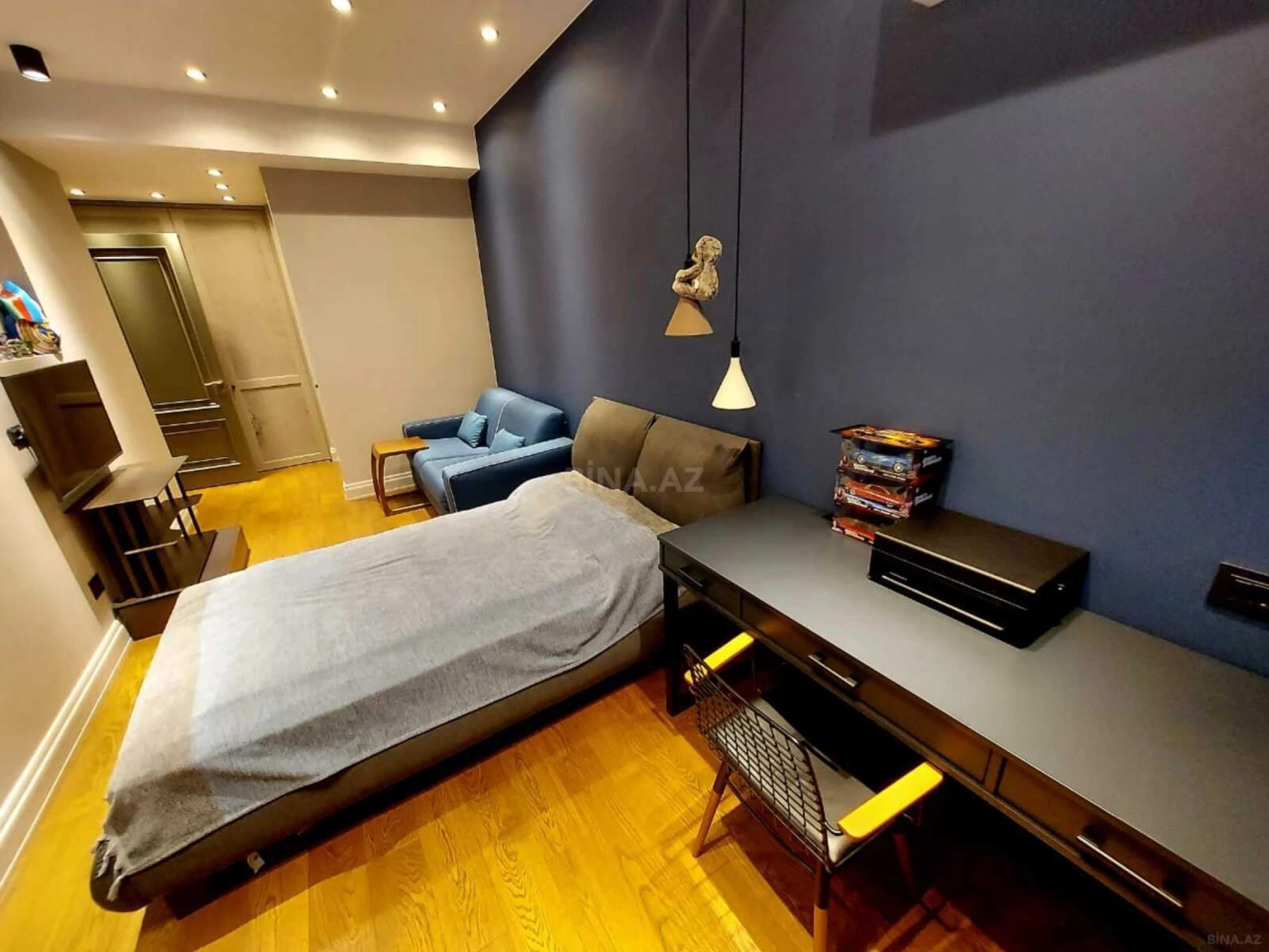 Satılır 4 otaqlı mənzil 162 m²