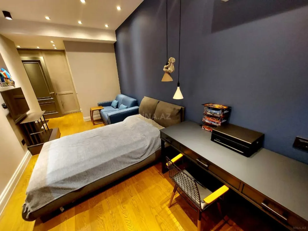 Satılır 4 otaqlı mənzil 162 m²